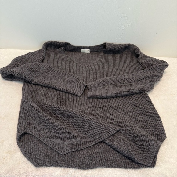 Aritzia Wilfred Free 100% Merino Wool V-Neck Sweater  Waffle Knit SZ M - Picture 8 of 12